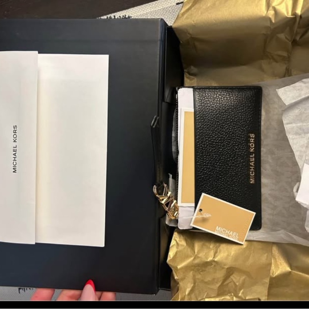 brand new micheal kors card holder